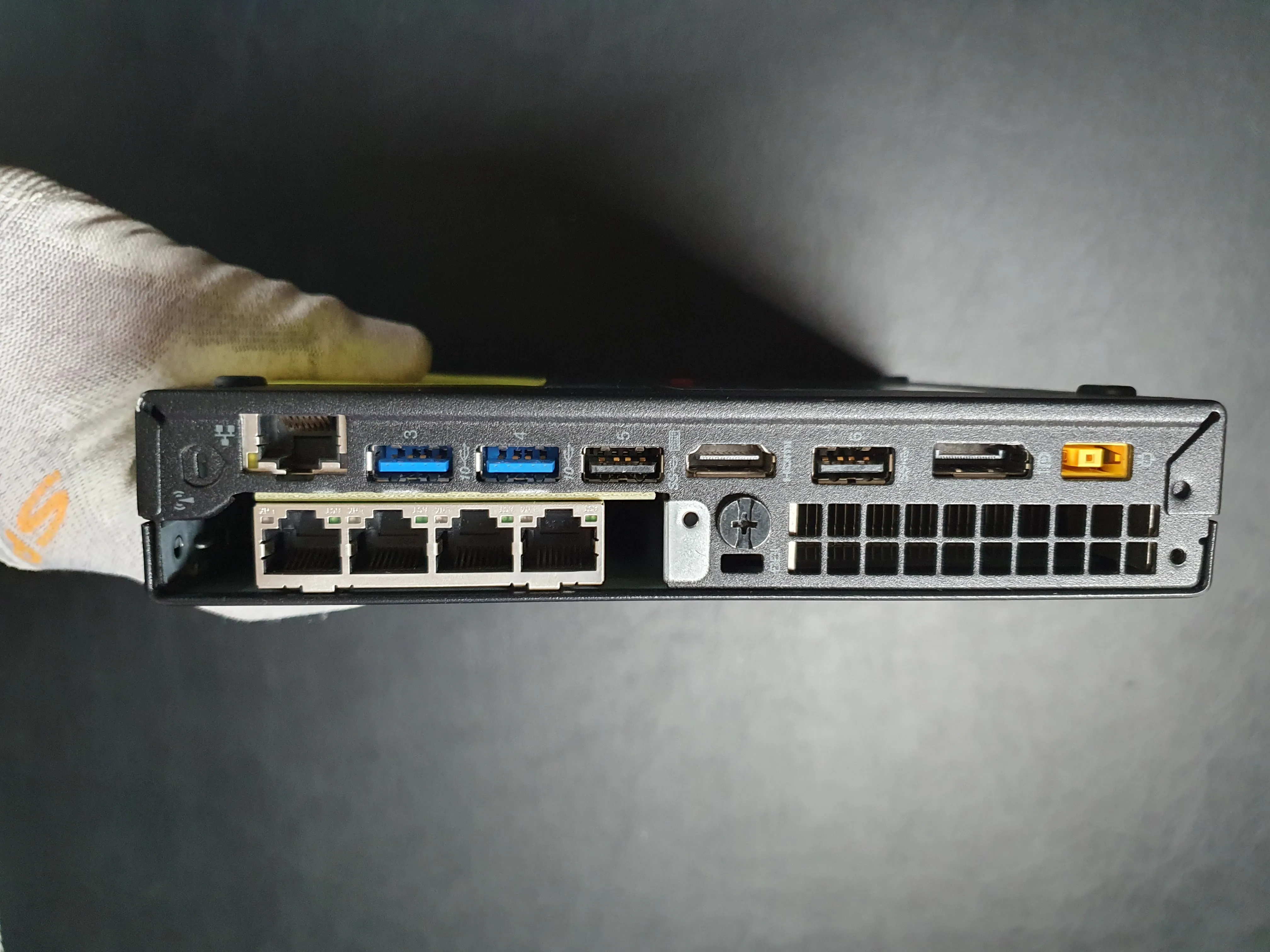 Lenovo ThinkCentre M920q with back Uncovered